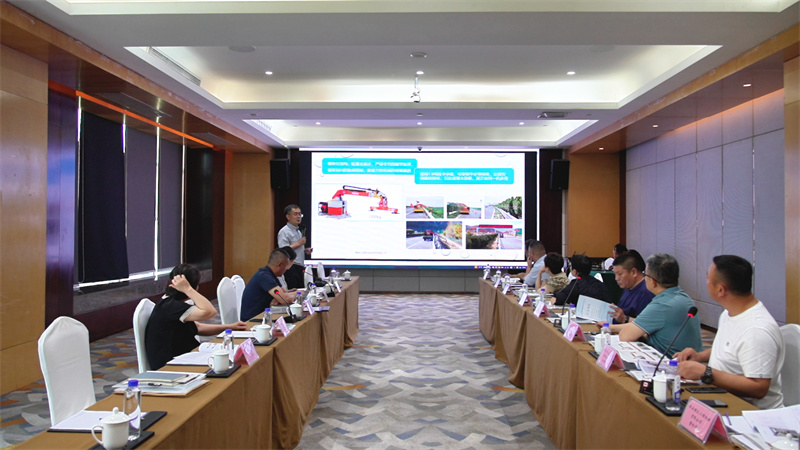 新能源公路綠籬修剪機新品發布與推介會在煙臺召開